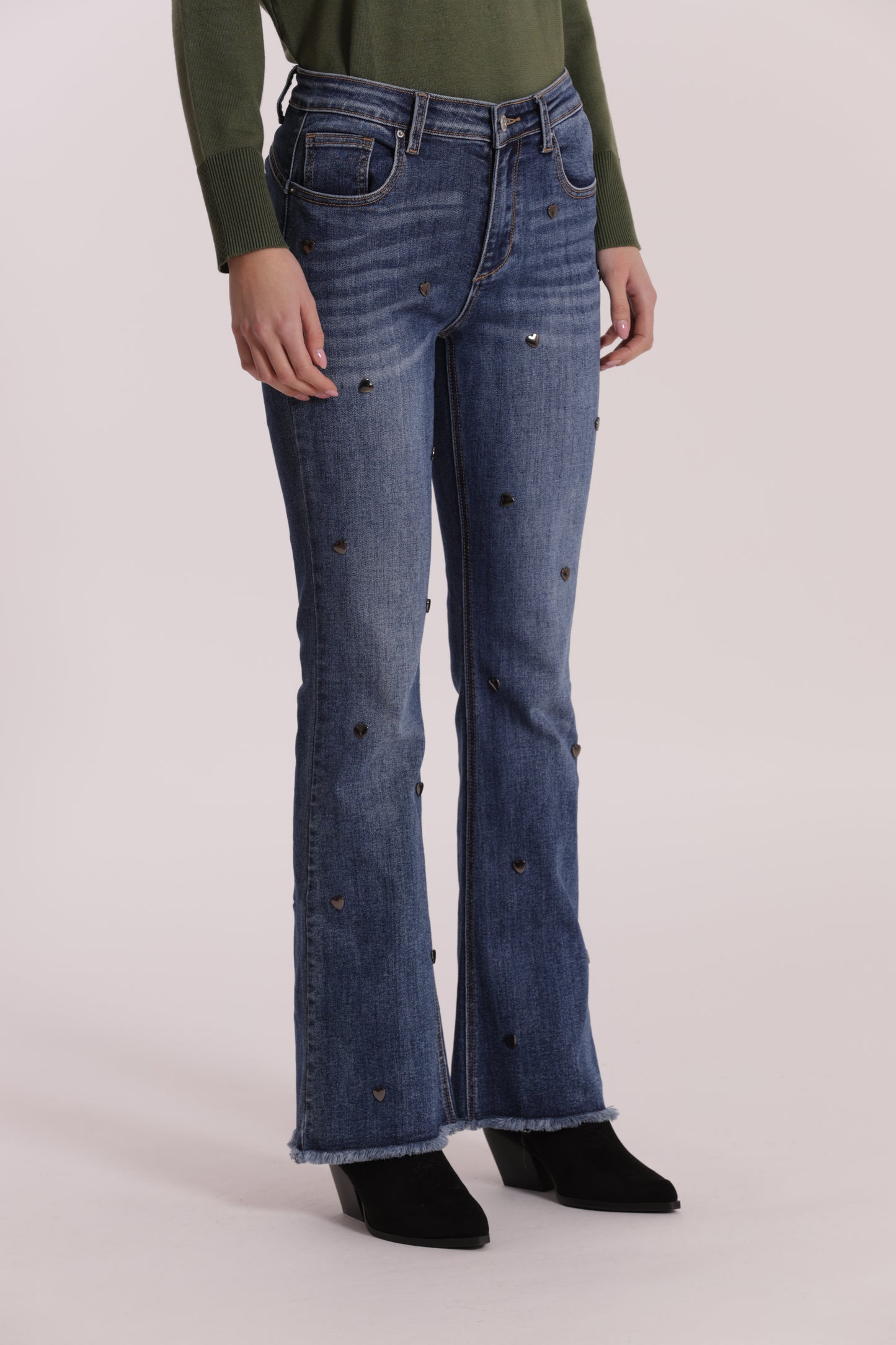 JEANS FLARE CON BORCHIE CUORE