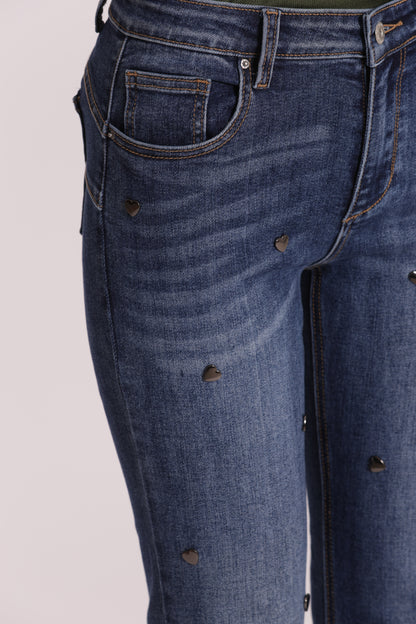 JEANS FLARE CON BORCHIE CUORE