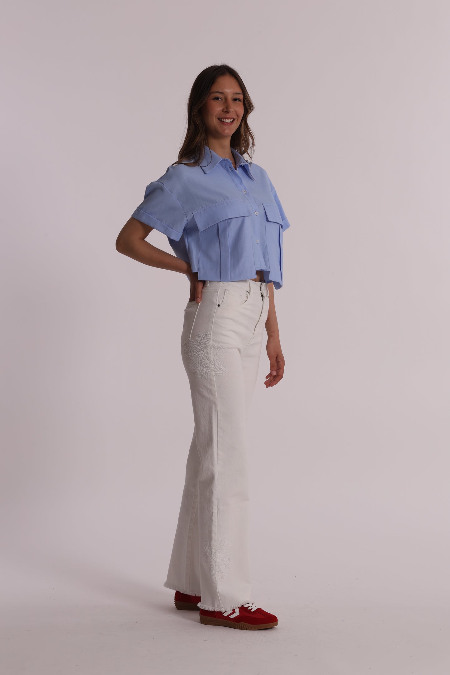 JEANS CON RICAMO FLOREALE