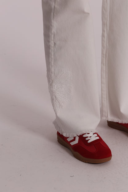 JEANS CON RICAMO FLOREALE