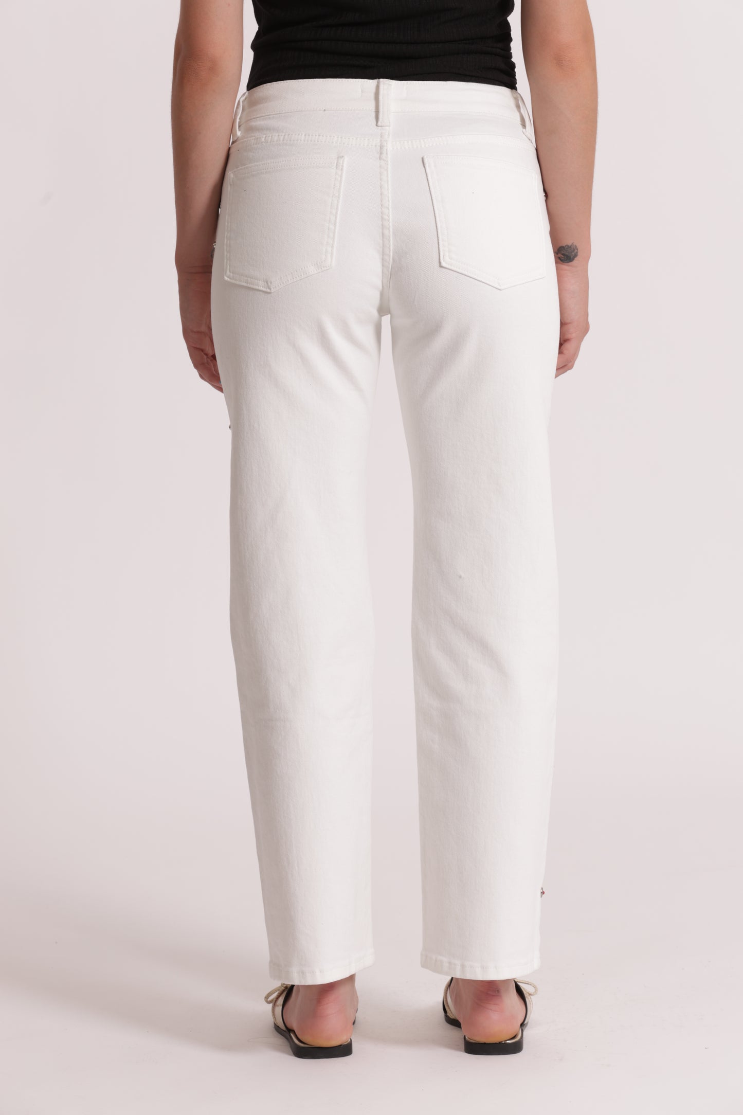 JEANS SIGARETTA CON BORCHIE LATERALI