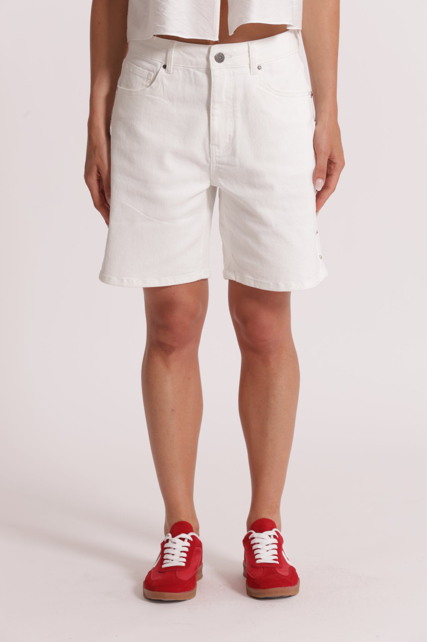 BERMUDA IN DENIM CON BORCHIE LATERALI