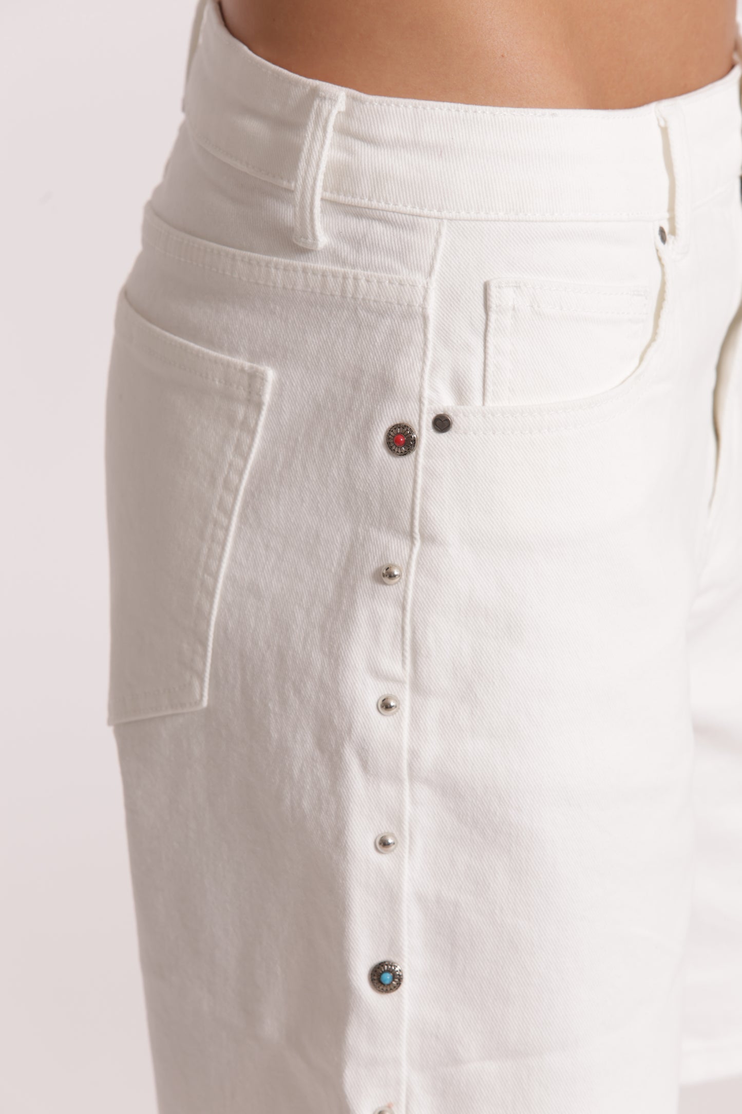 BERMUDA IN DENIM CON BORCHIE LATERALI