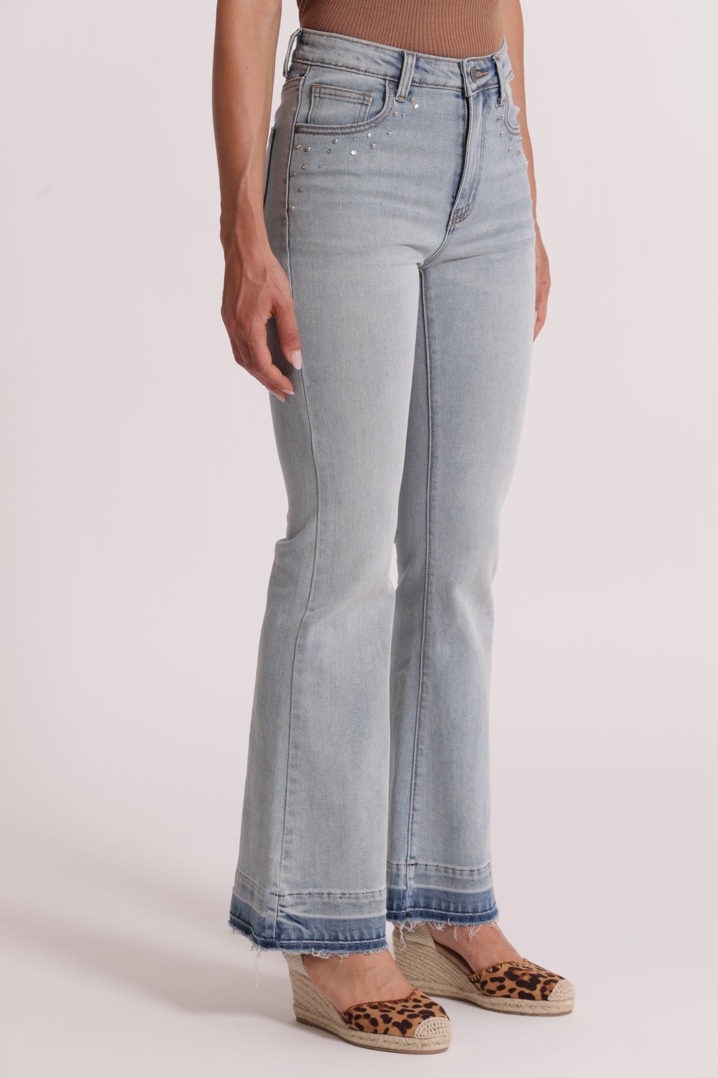 JEANS A ZAMPA CON DETTAGLIO GIOIELLO