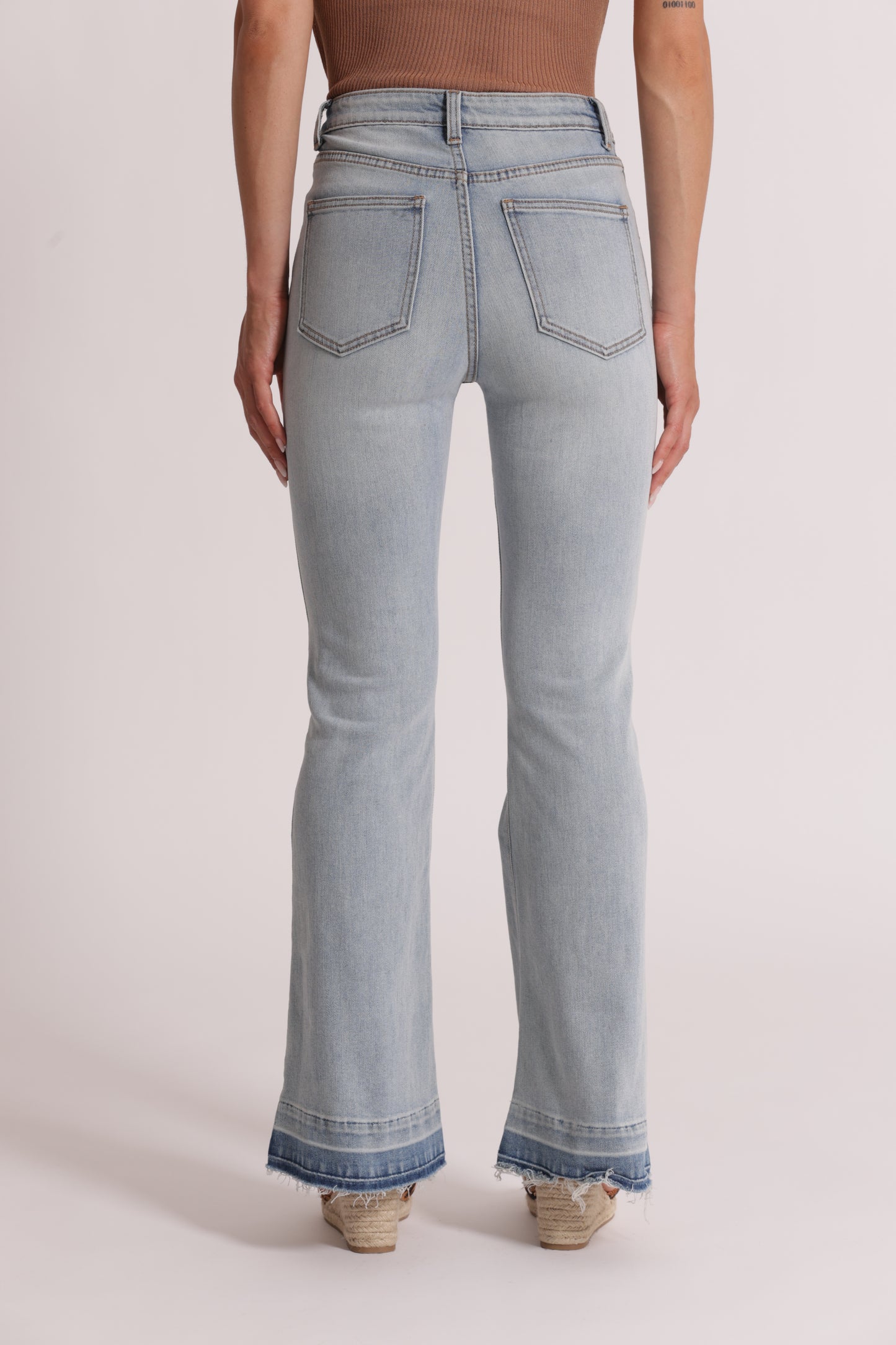 JEANS A ZAMPA CON DETTAGLIO GIOIELLO