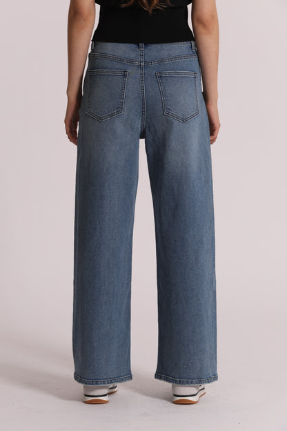 JEANS PALAZZO CON APPLICAZIONI FLOREALI