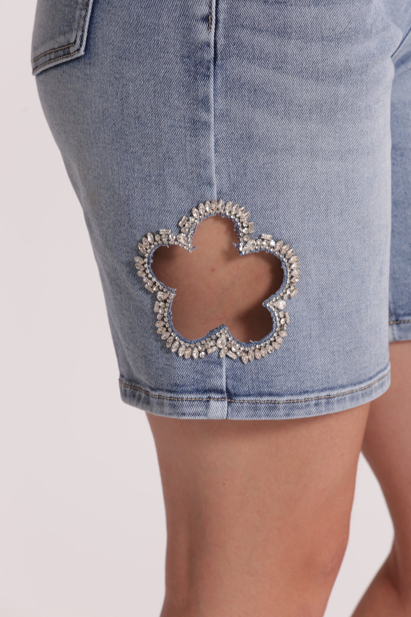 BERMUDA CON CUT OUT GIOIELLO