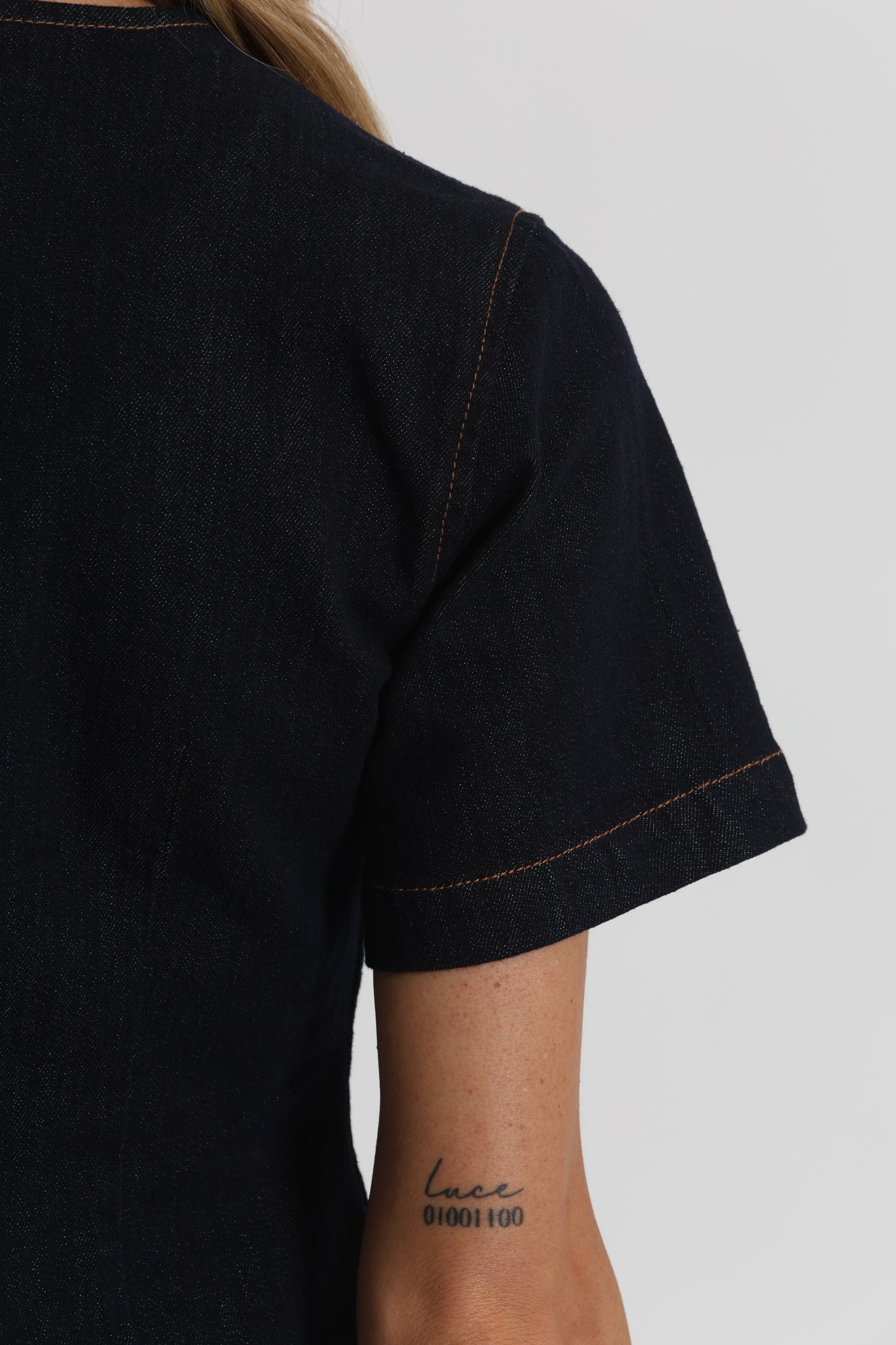 GIACCA IN DENIM CON BOTTONI ORO
