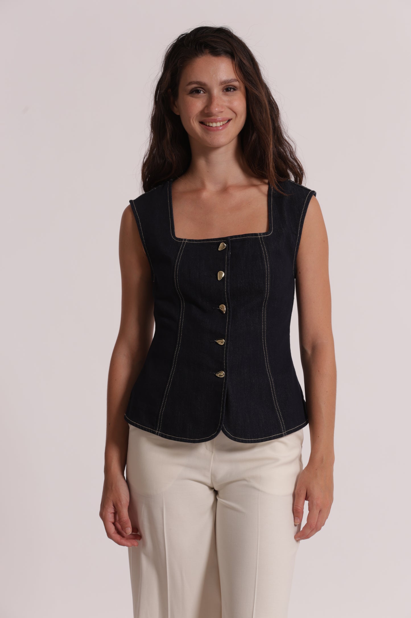 GILET IN DENIM CON BOTTONI ORO