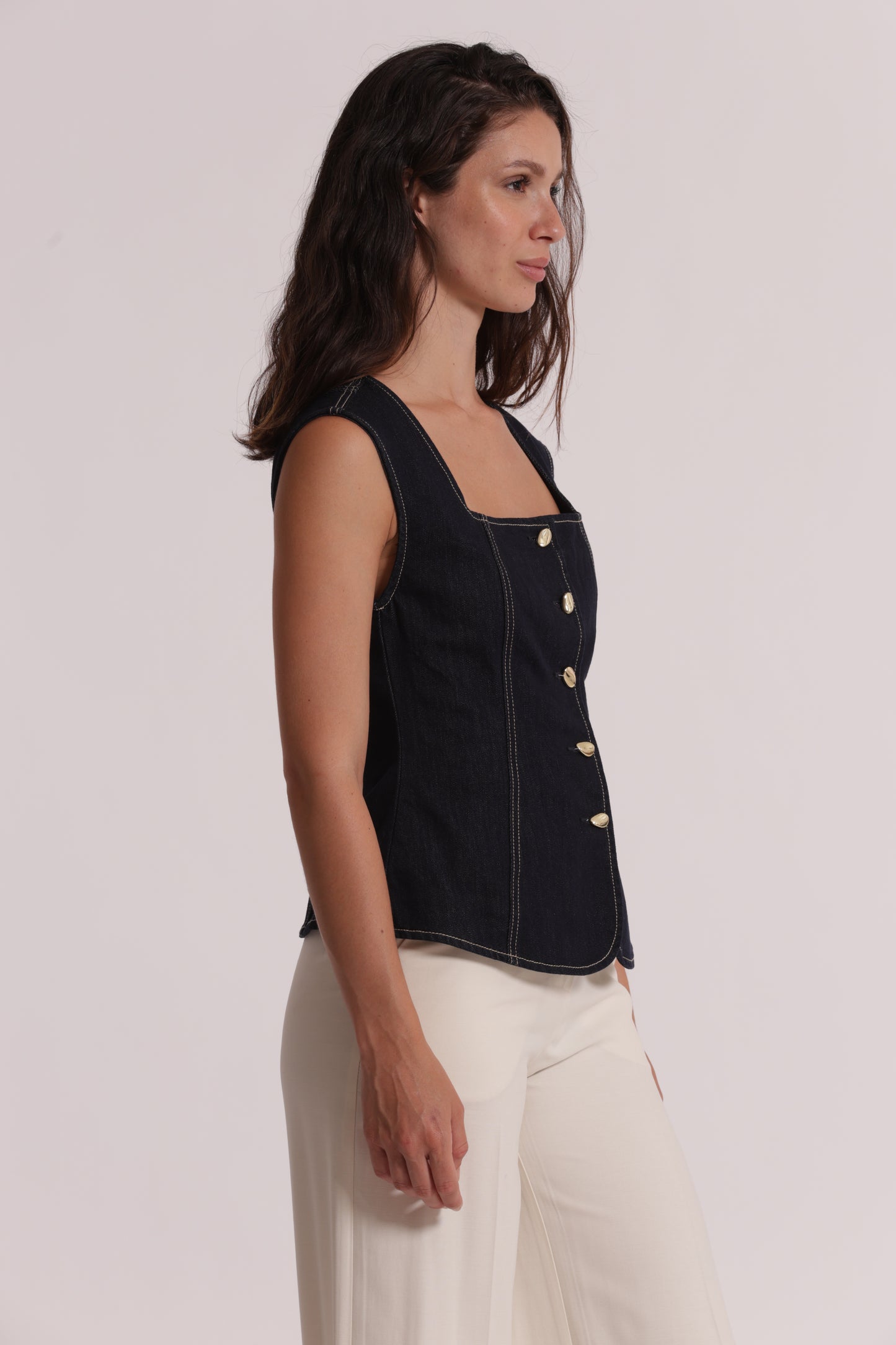 GILET IN DENIM CON BOTTONI ORO