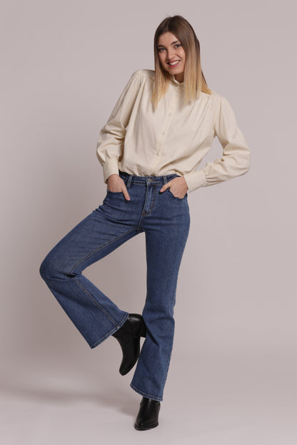 JEANS FLARE CON RICAMO ONDULATO SULLE TASCHE