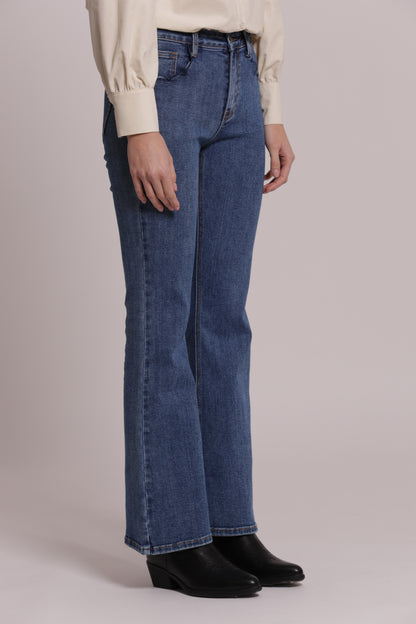 JEANS FLARE CON RICAMO ONDULATO SULLE TASCHE