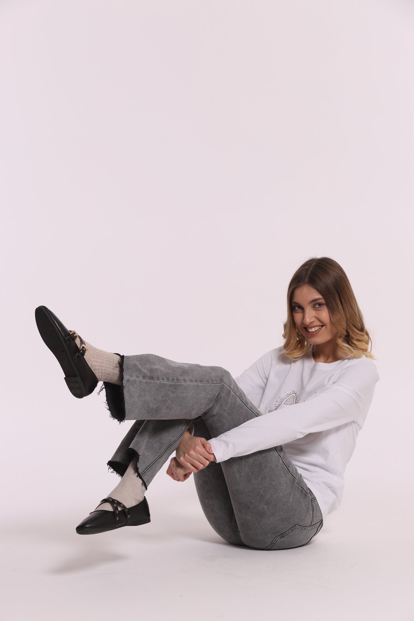 JEANS FLARE CON RICAMO ONDULATO SULLE TASCHE