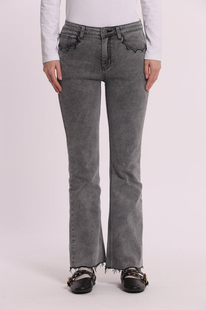 JEANS FLARE CON RICAMO ONDULATO SULLE TASCHE