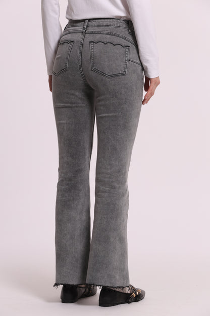 JEANS FLARE CON RICAMO ONDULATO SULLE TASCHE
