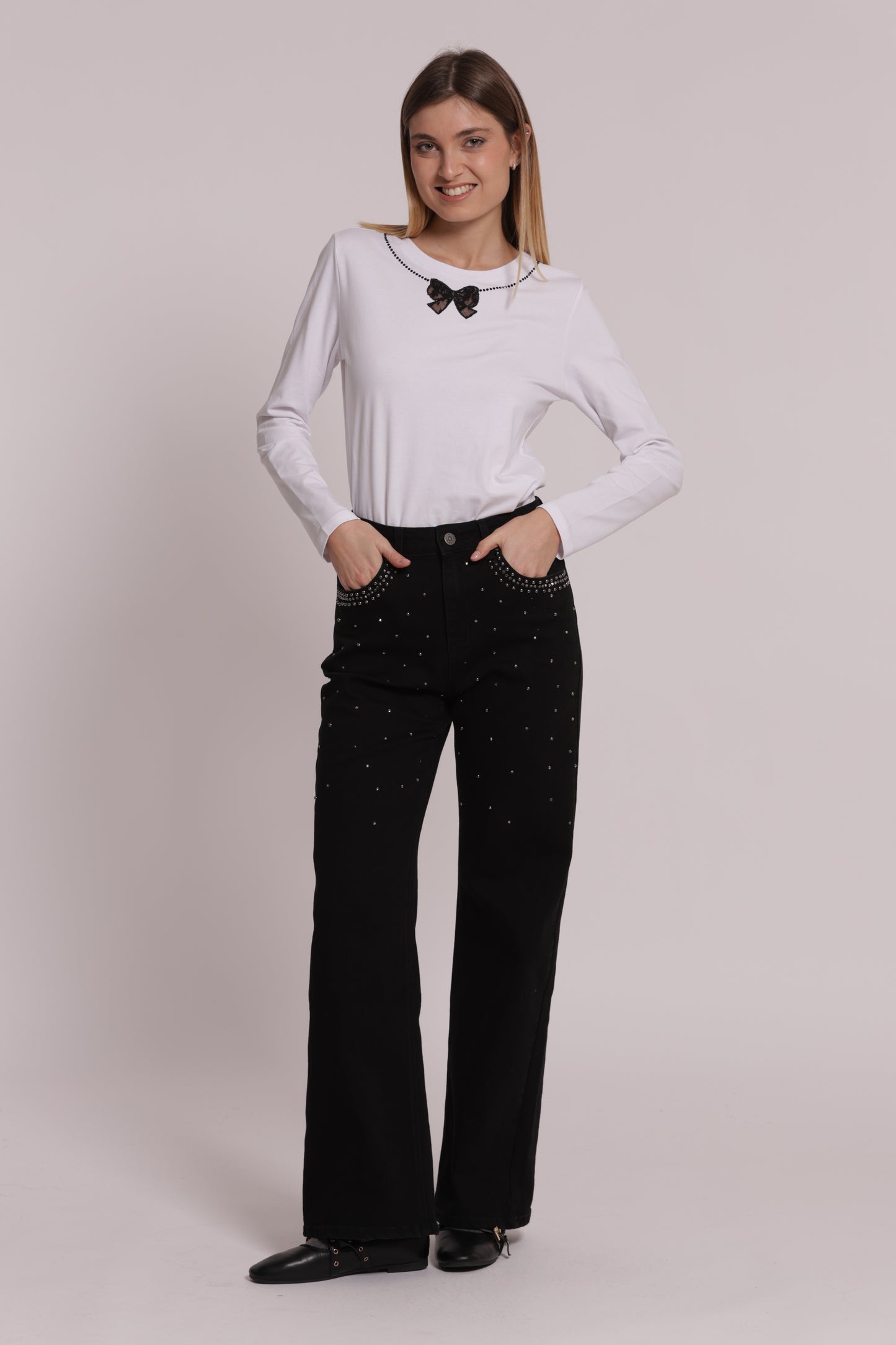 JEANS WIDE LEG CON BORCHIE E STRASS SULLE TASCHE