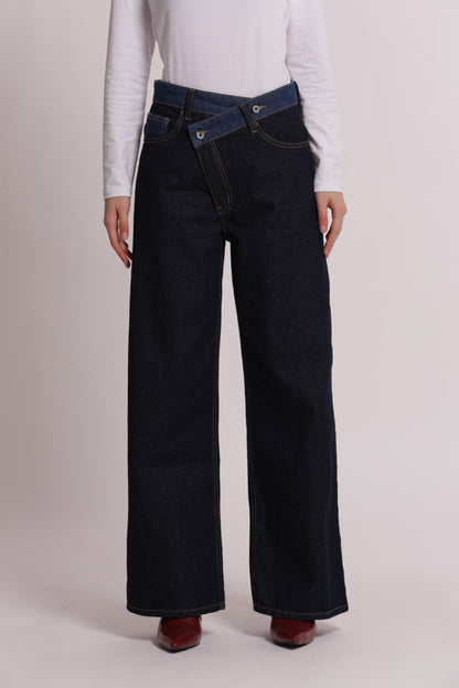 JEANS A GAMBA LARGA CON VITA INCROCIATA