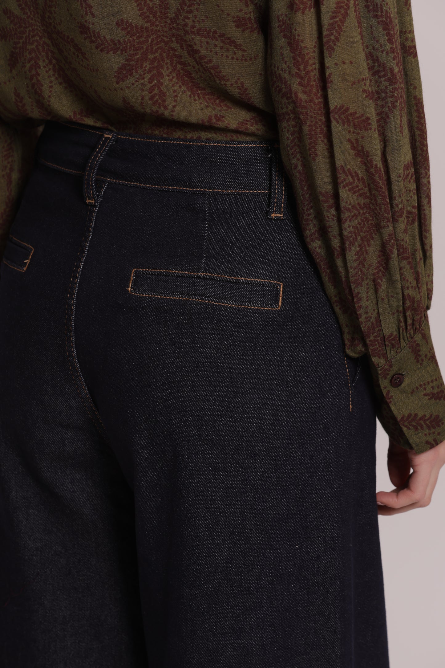 JEANS A PALAZZO CON TASCHE OBLIQUE