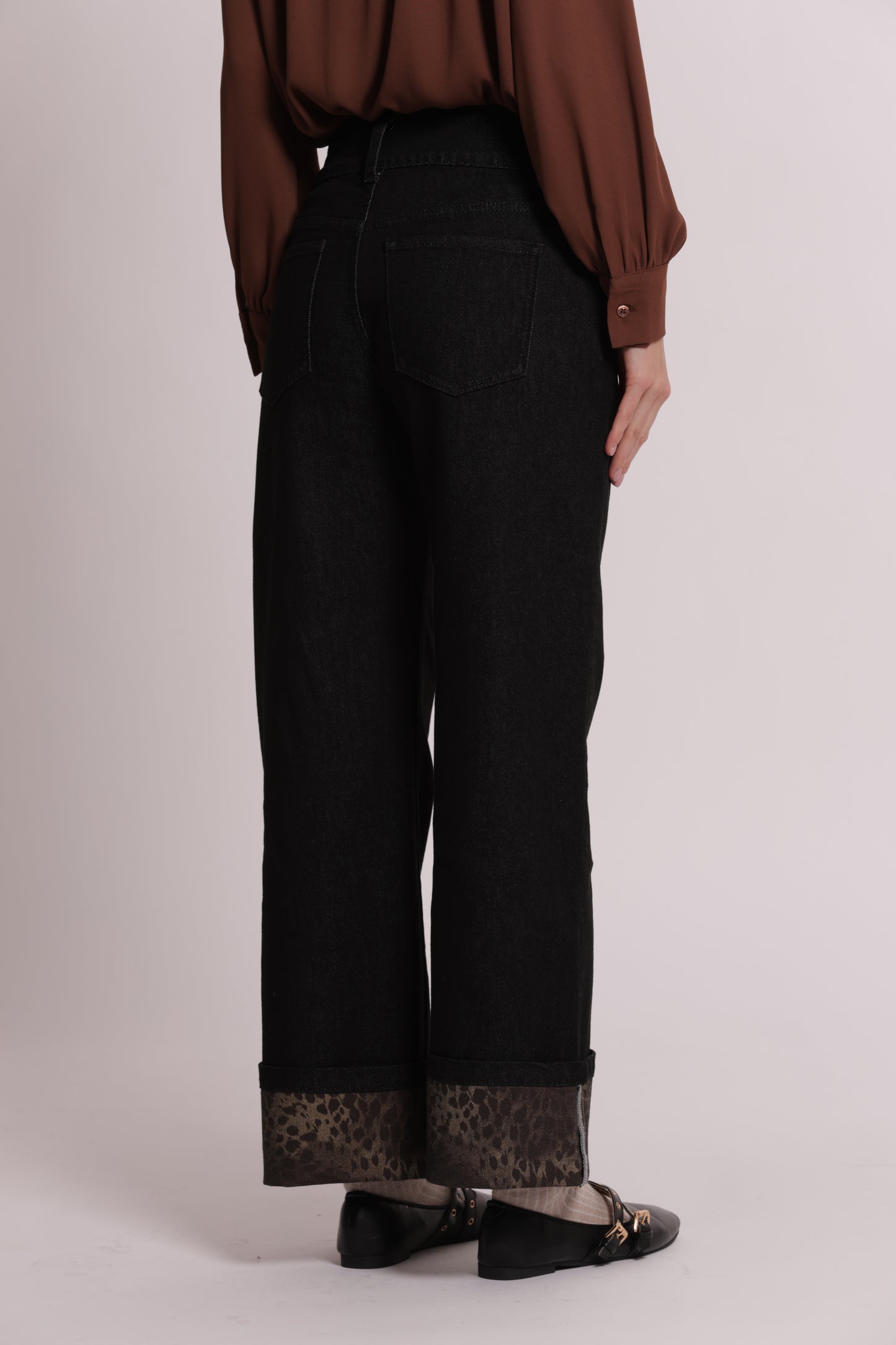 JEANS CON RISVOLTO STAMPATO ANIMALIER