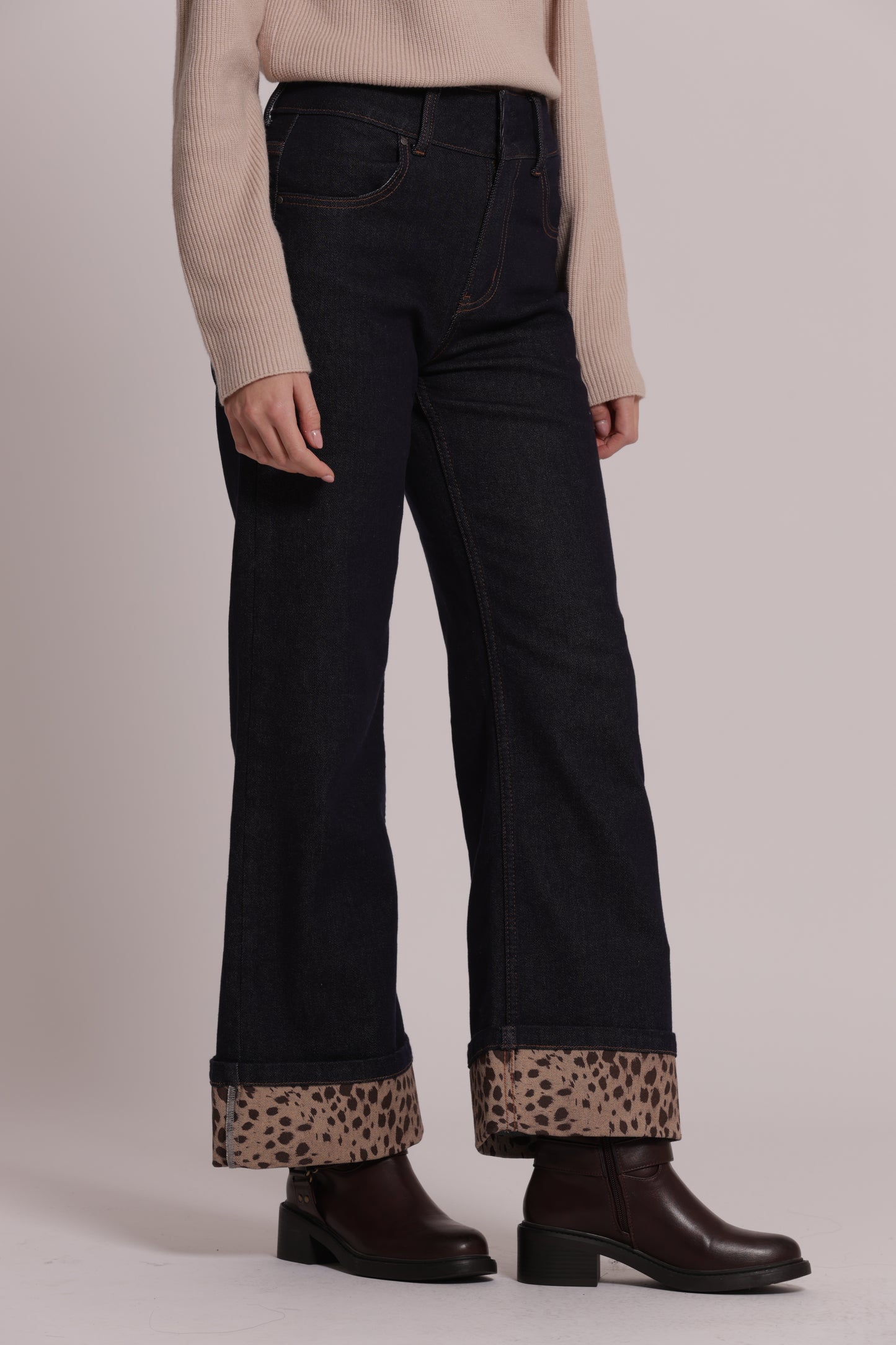 JEANS CON RISVOLTO STAMPATO ANIMALIER
