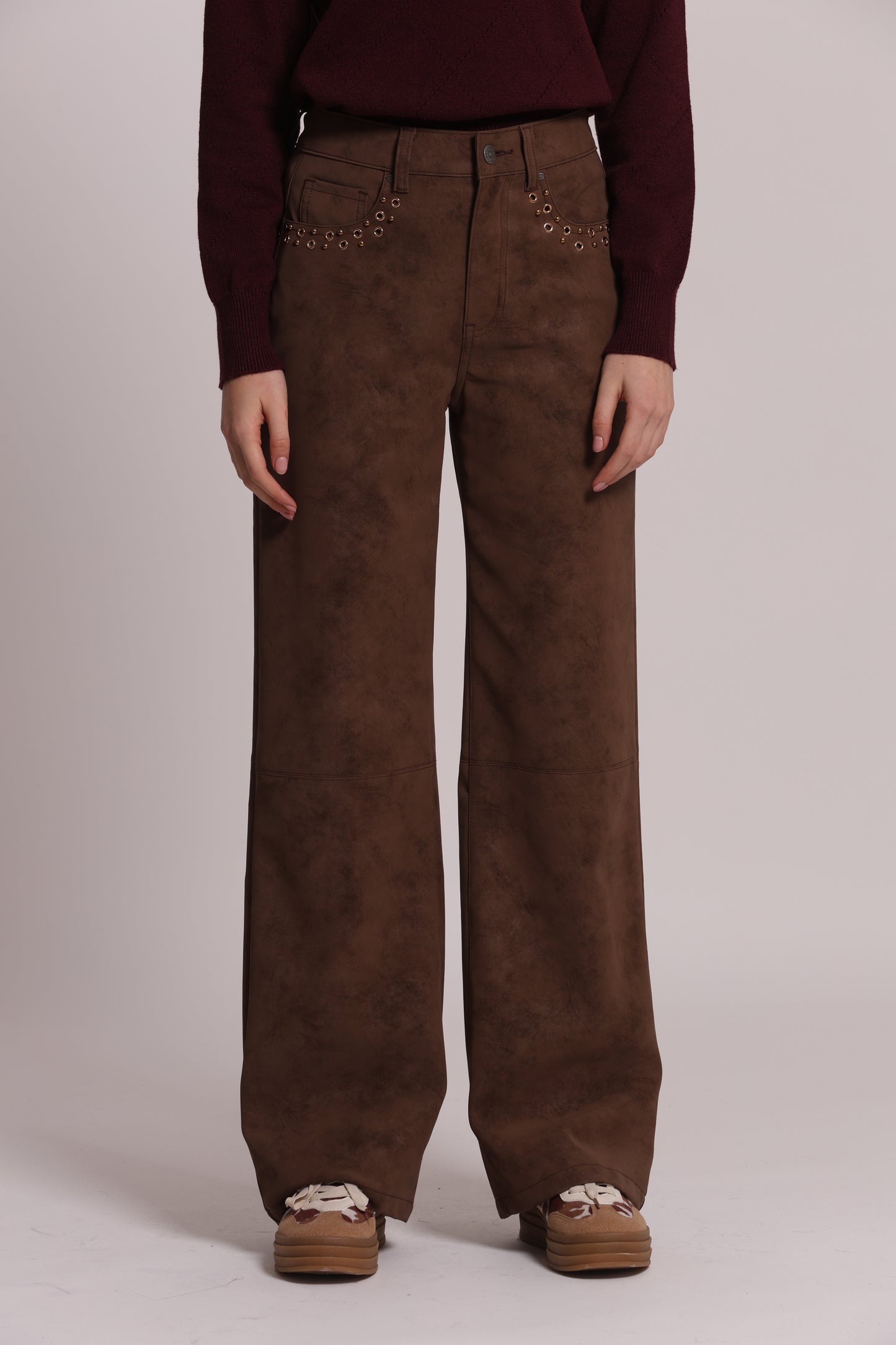 PANTALONE IN TESSUTO SPALMATO CON BORCHIE